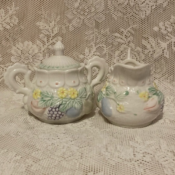 Vintage Porcelain Sugar and Creamer Set with Fruit and Flower Motif - Picture 4 of 7